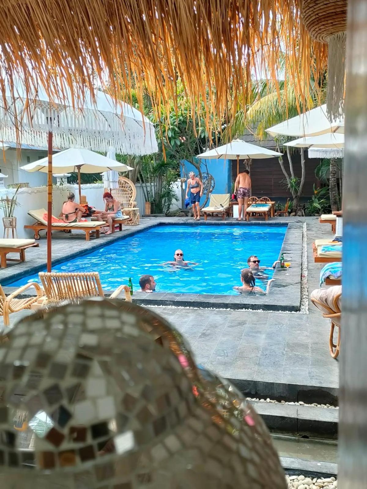 Color Cottage Gili Air Exterior foto